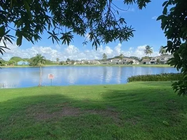 10 Caston Way, Boynton Beach, FL 33426