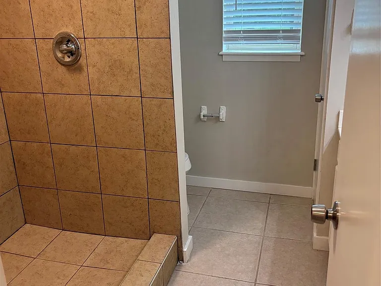 8049 Forest Hills Dr — Photo 7