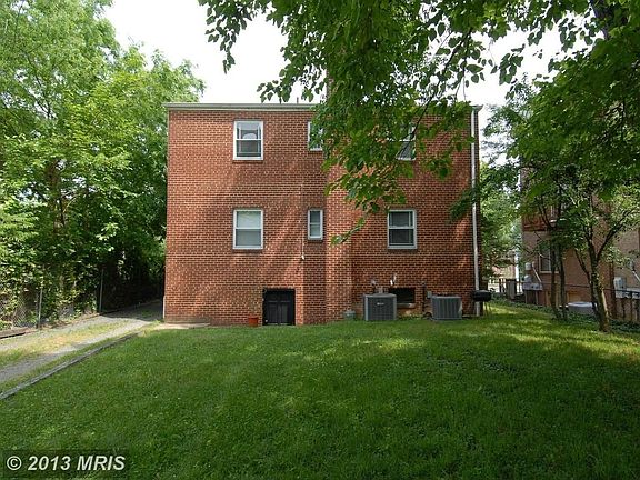 2nd image of 1204 N Oak St