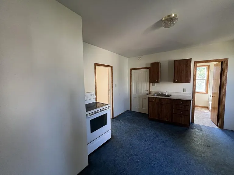 1004 Jay St — Photo 6
