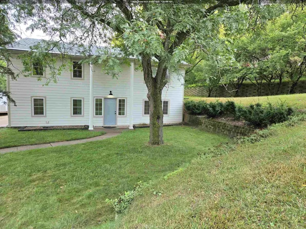 4860 Skyline Dr, Sioux City, IA 51104