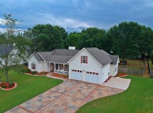 13 Walnut Ln NE, Cartersville, GA 30121