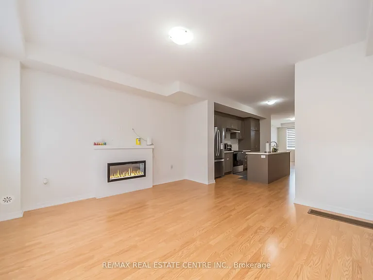 30 Lambert Ln — Photo 13