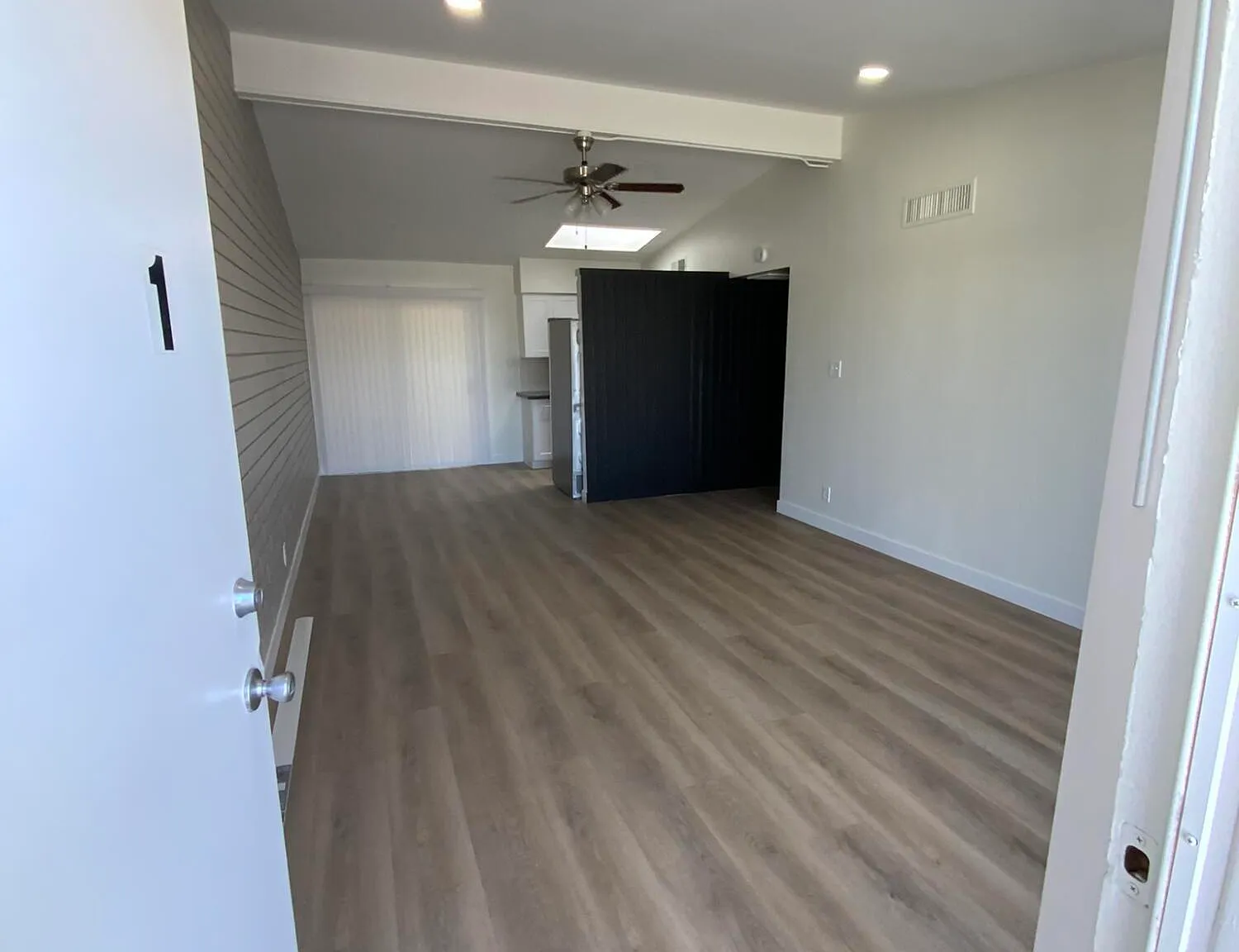 2 bed, 2.0 bath, 3657 sqft, $1,495 — Photo 3