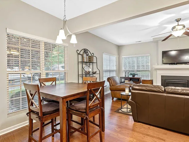 322 Anterbury Dr — Photo 5