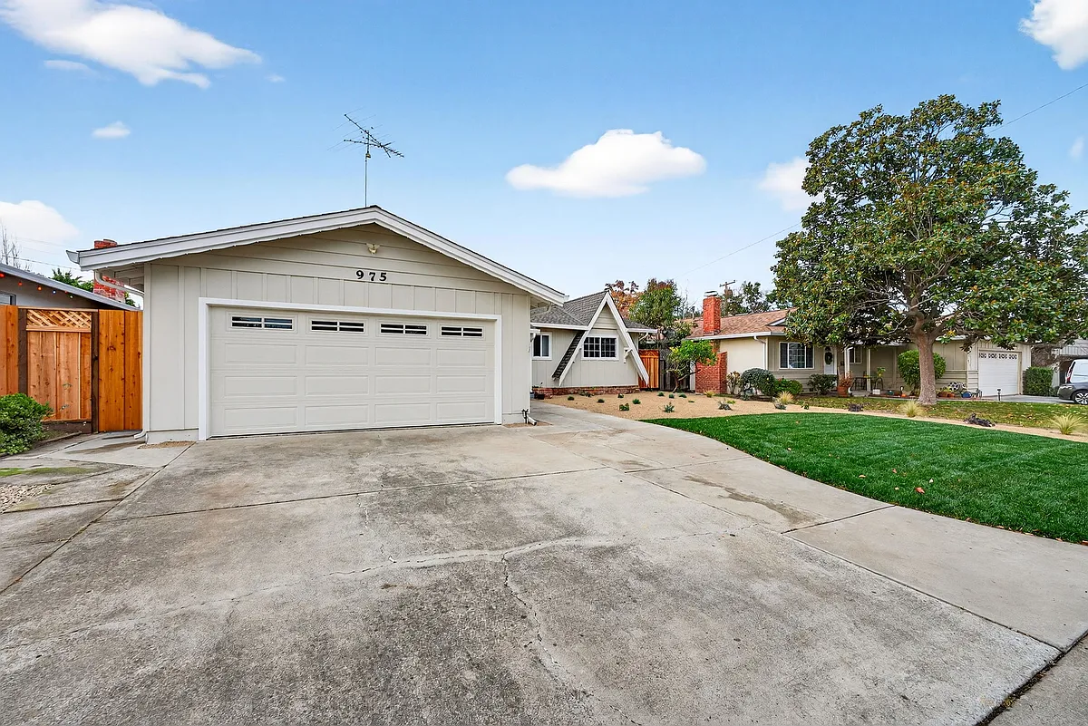 Building Photo - 975 Amstutz Dr