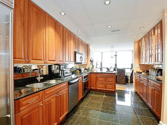 4th image of 990 N Lake Shore Dr APT 14C