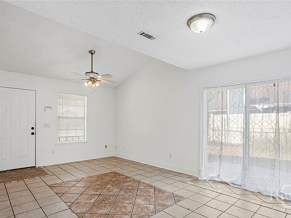 3rd image of 819 Ridgewood Way