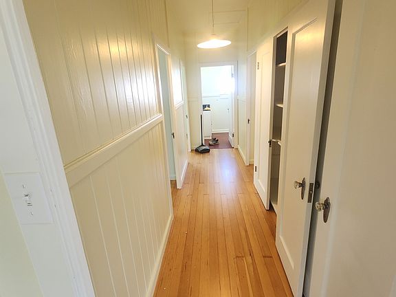 4th image of 458 Kaumana Dr