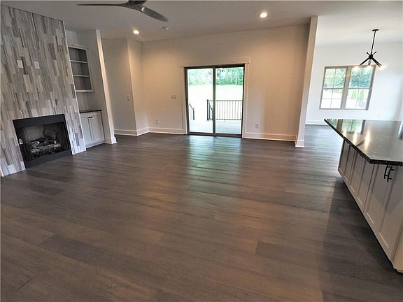 2nd image of 622 13th Avenue Pl NW