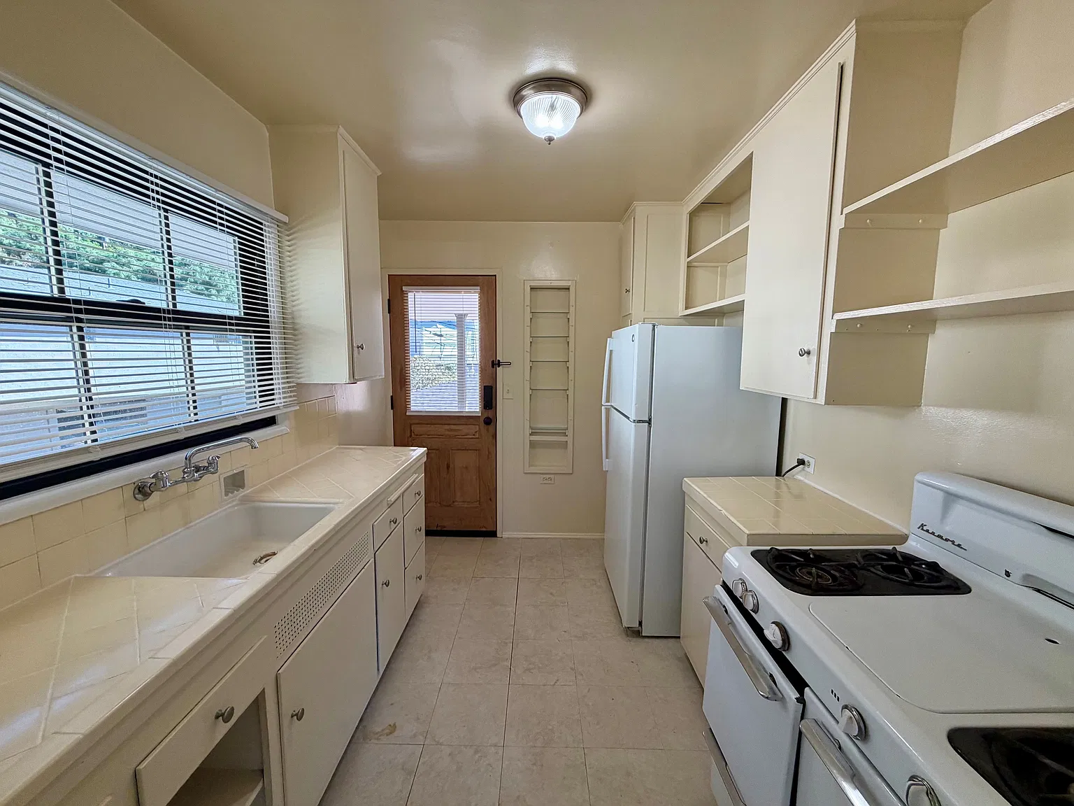 1617 Raymond Hill (621) - 3 — Photo 4