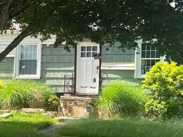 15 Edgewood Ave, Westerly, RI 02891