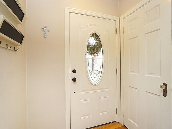 5th image of 633 Tyler Ave