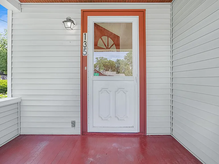 135 E Linden Ave — Photo 38