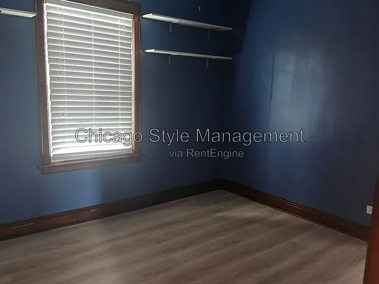 9517 S Escanaba Ave #1 — Photo 8