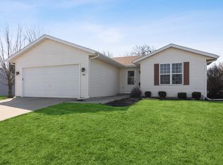 355 Sunny Hill Dr, Elkhorn, WI 53121