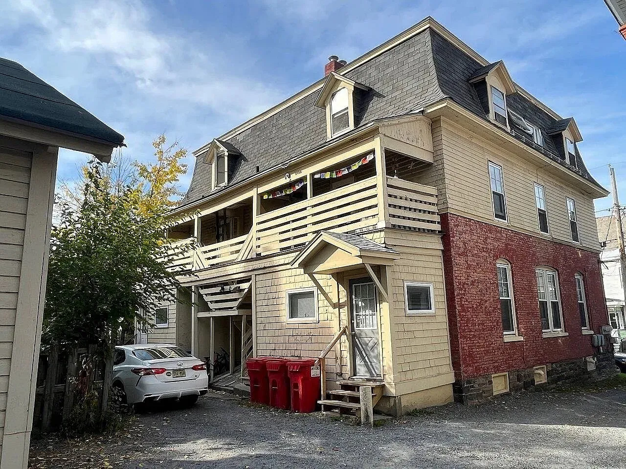 4 bed, 1758 sqft, $4,200 — Photo 2