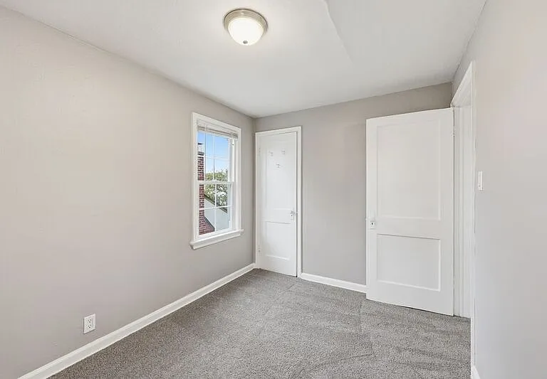 735 E Mithoff St — Photo 11