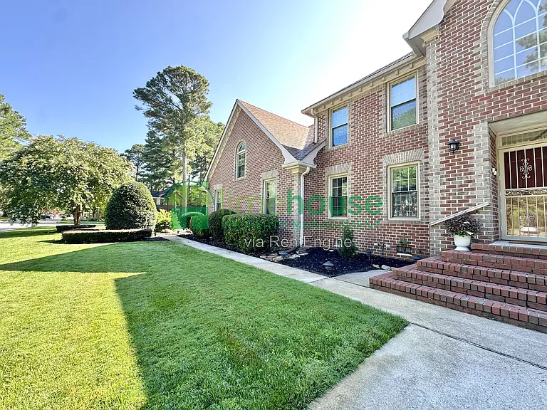 948 Forest Lakes Cir — Photo 2