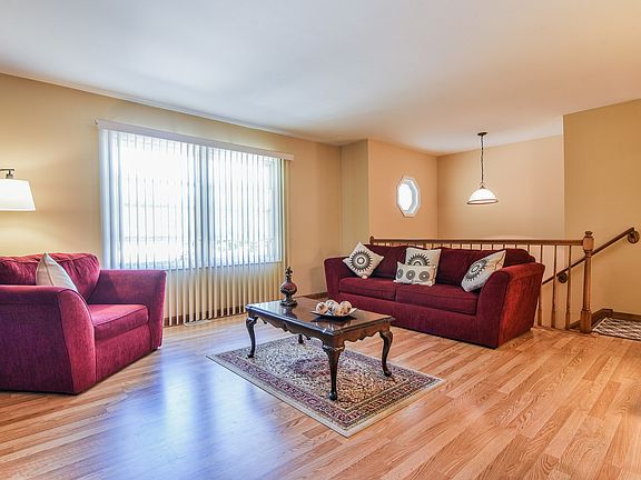 4th image of 6875 Hawthorne Ln