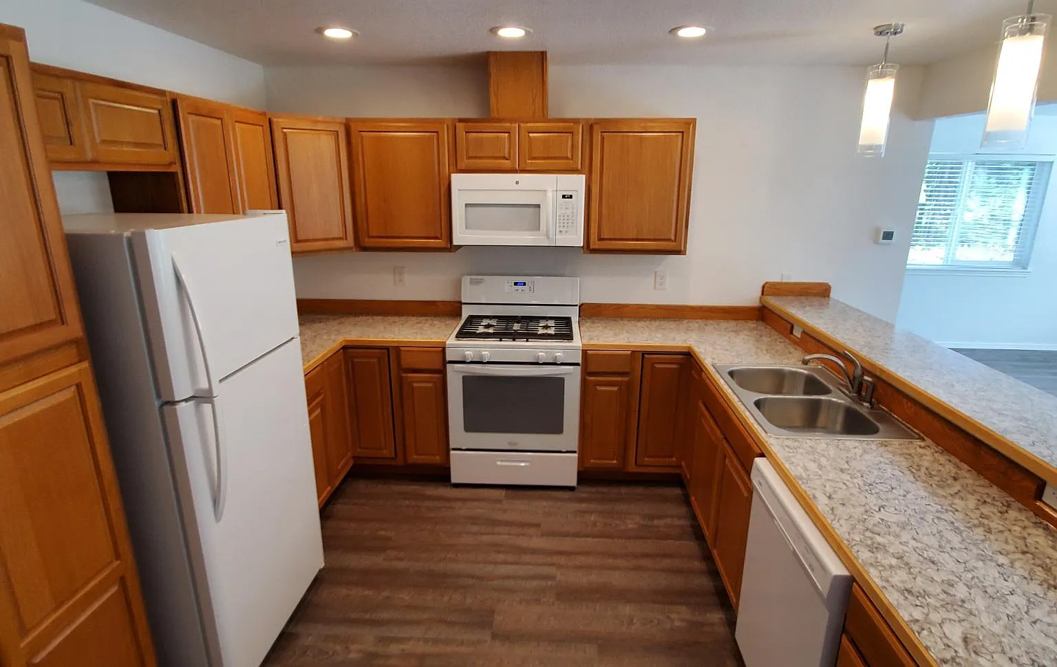 47227 Damon Ave — Photo 3