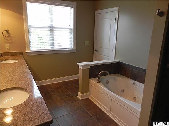 5th image of 129C Steinbeck Way APT C