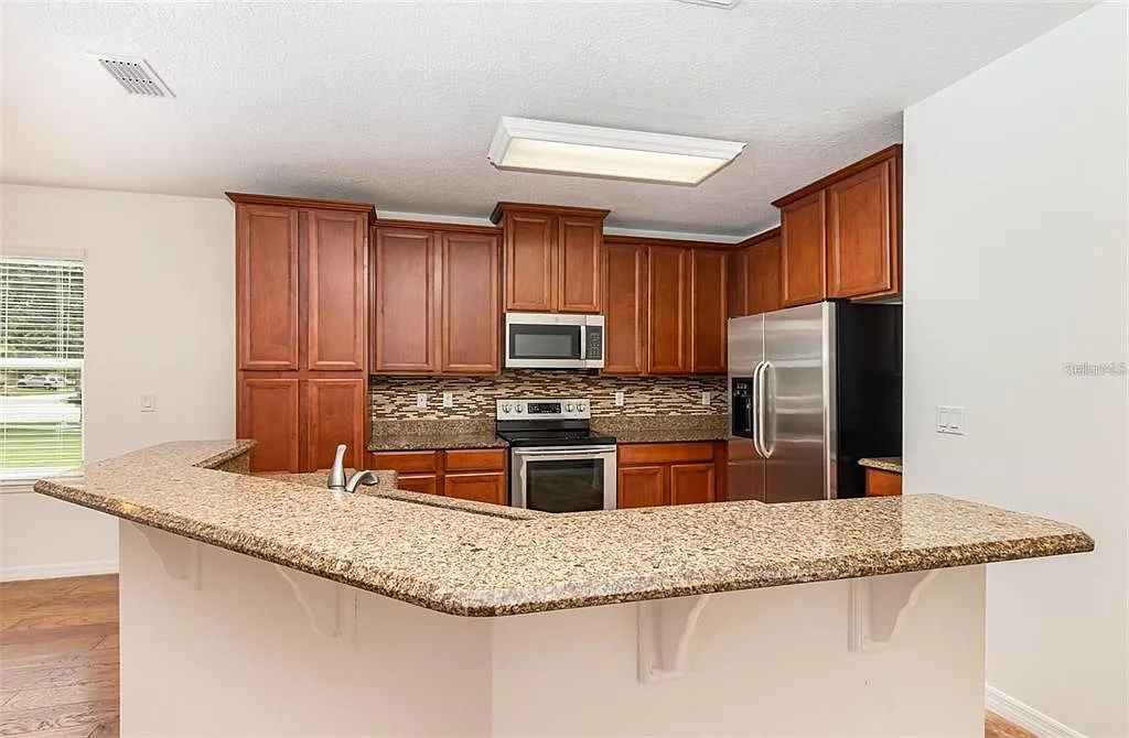 6 bed, 3.5 bath, 2870 sqft, $3,300 — Photo 3