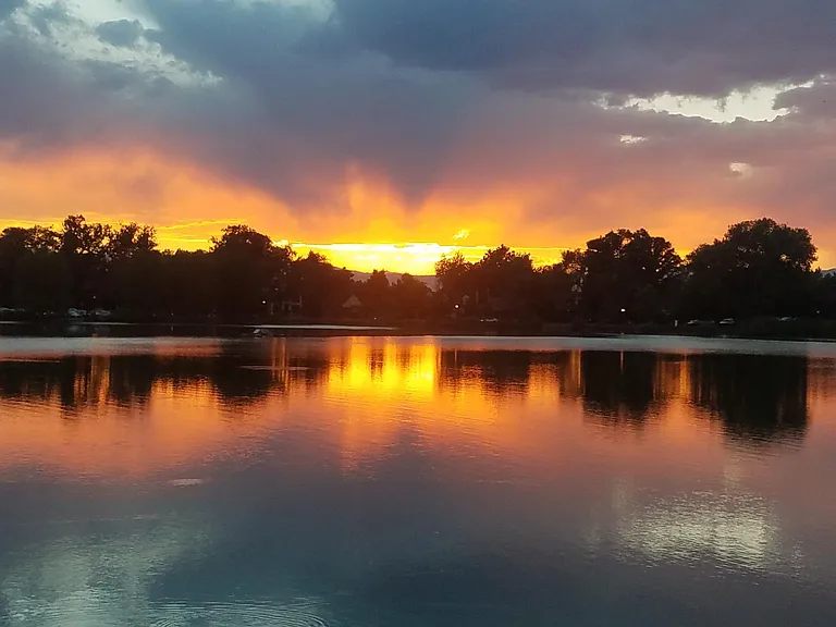 Washington Park 6 blocks away - enjoy the beautiful sunsets.