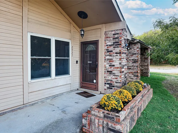 2927 Gray Oak Dr, Euless, TX 76039