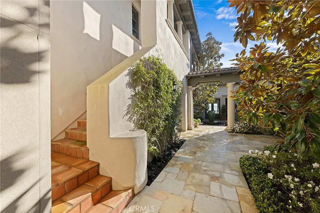 6 bed, 6.5 bath, 7921 sqft, $65,000 — Photo 4