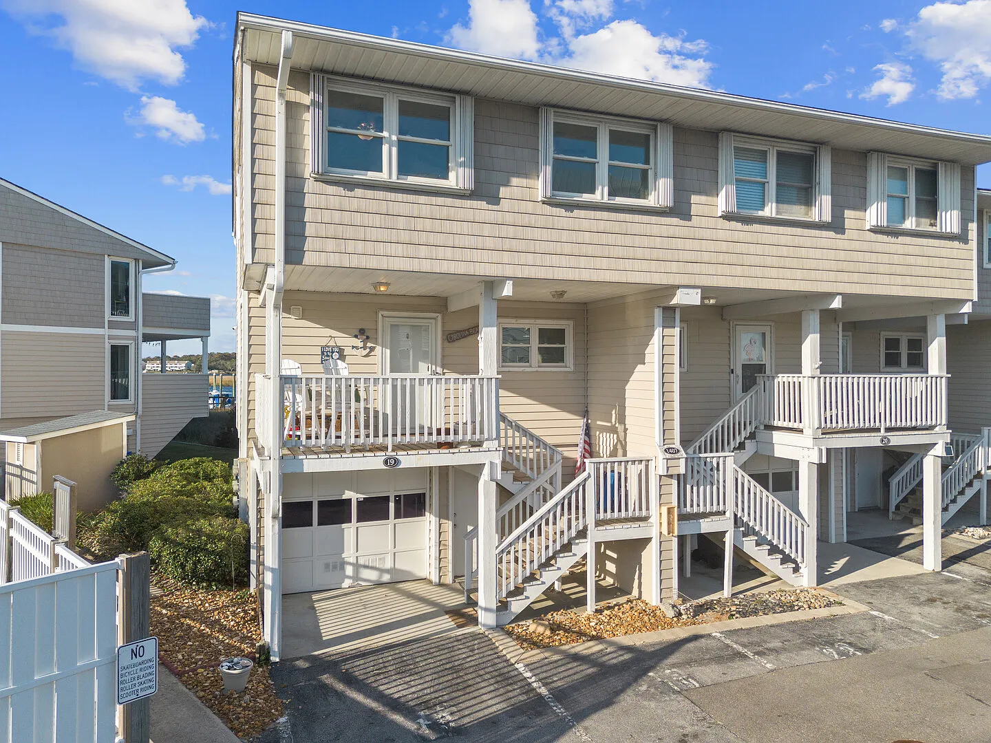 Waterfront Condo: Rose All Day with Sunset Views — Photo 4