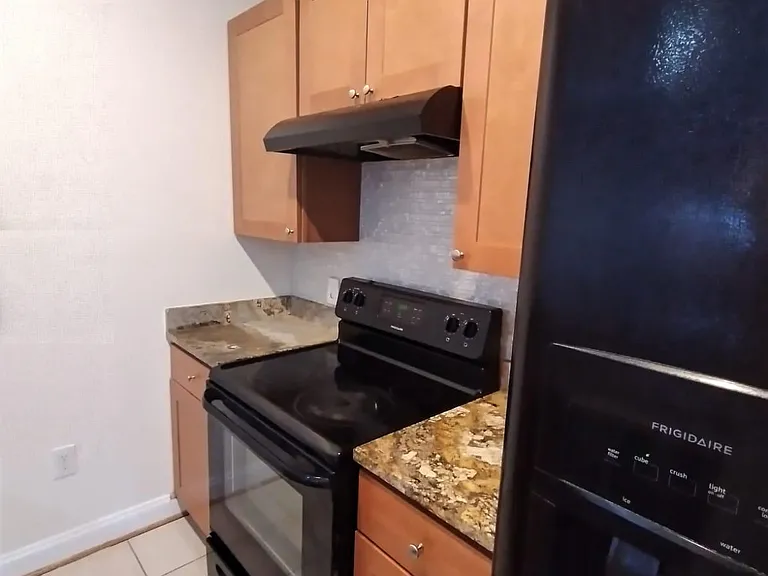 2032 Jefferson St #1 — Photo 8
