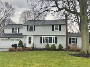 48 Crest View Dr, Rochester, NY 14625