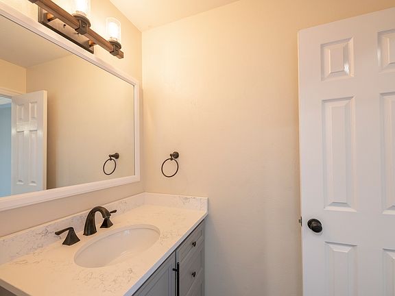 3rd image of 4016 Candy Ln