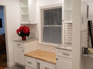 7 Earlwood Dr, Poughkeepsie, NY 12603