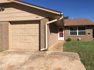 12421 SW 2nd St, Yukon, OK 73099