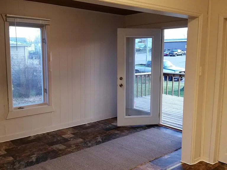 109 E Ash Ave — Photo 3