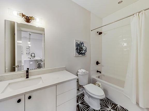 4th image of 4010 N Lincoln Ave #10995148