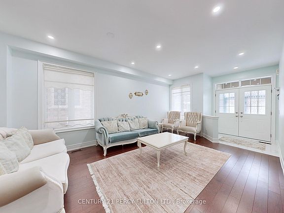 3rd image of 11 Sinatra St