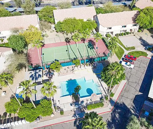 Tennis Court/Pool