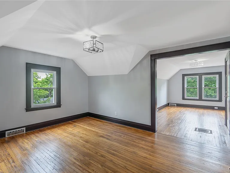 944 Bellevue Ave — Photo 6