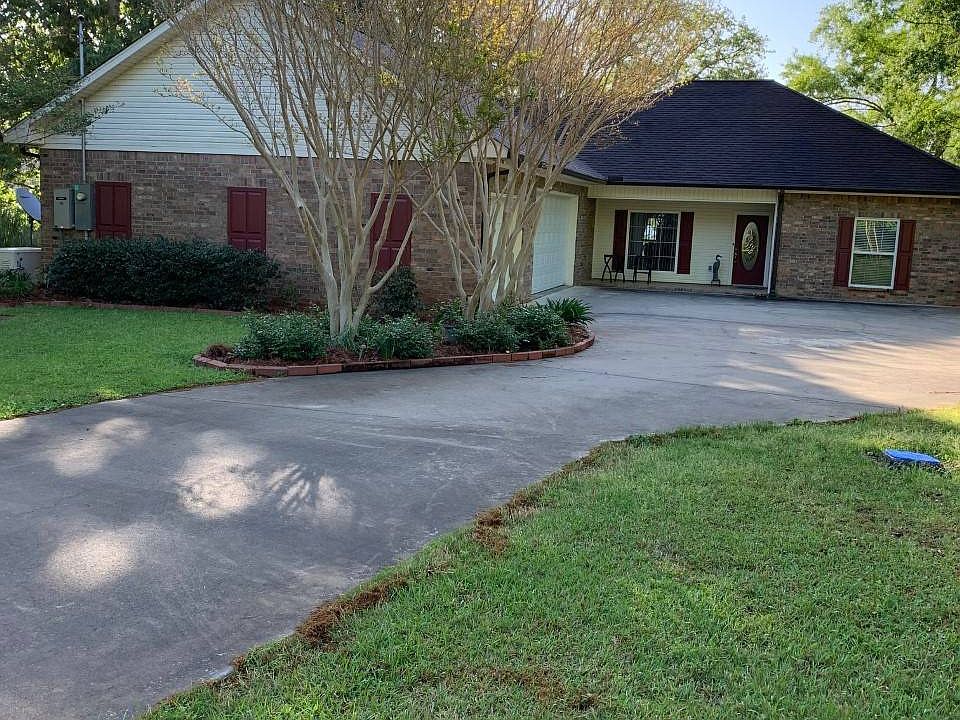 1st image of 995 Village Dr