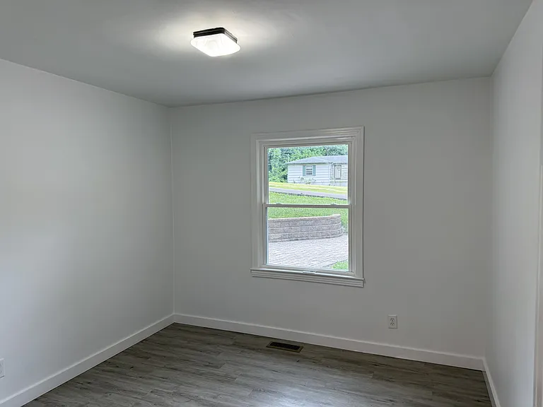 705 White Oak Dr — Photo 15