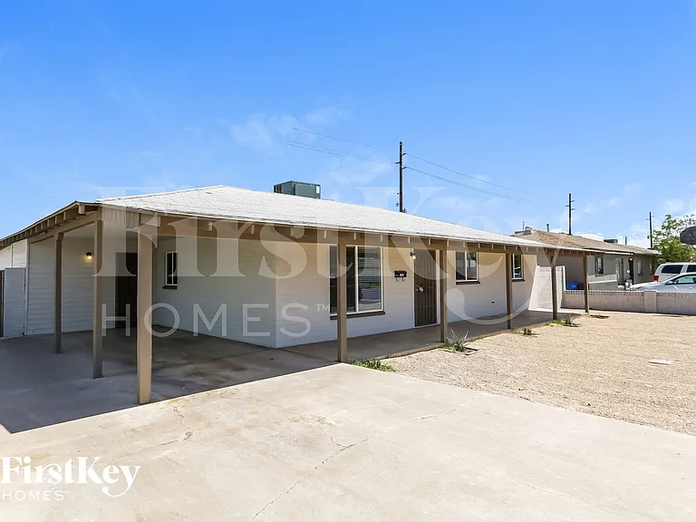 3124 W San Miguel Ave — Photo 2