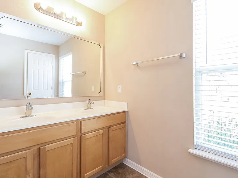 1113 Benan Ct — Photo 10
