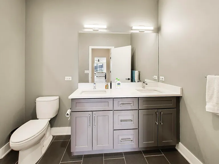 3001 N Southport Ave #403 — Photo 9