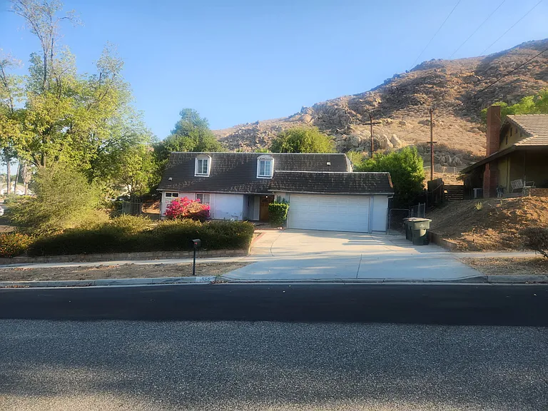 885 Huston Dr — Photo 1