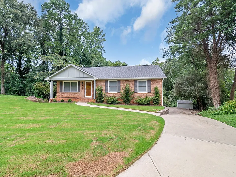 6700 Woodstock Dr