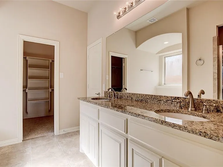 2100 McCallister Dr — Photo 8