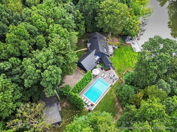 6155 Oakmont Lndg SE, Alto, MI 49302